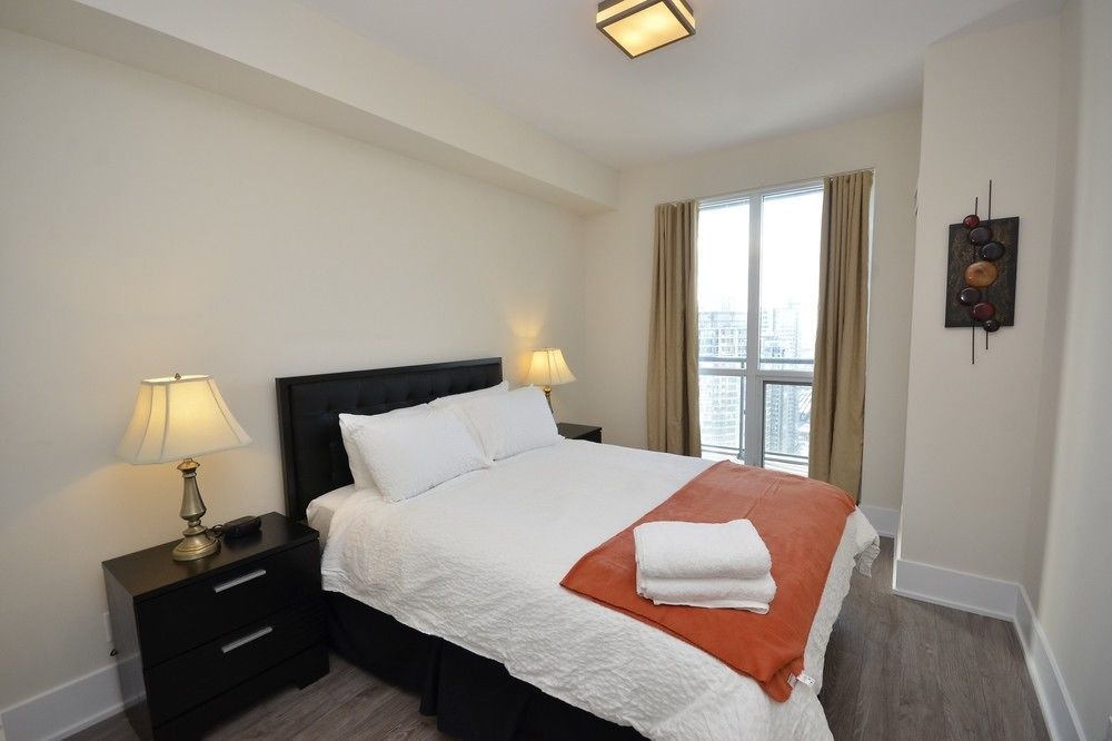 Whitehall Suites - Front Street West Toronto Exterior photo
